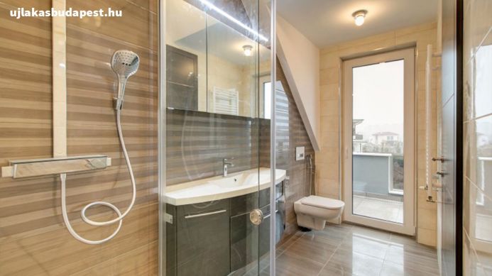 Eladó új építésű luxus otthon Budapesten.