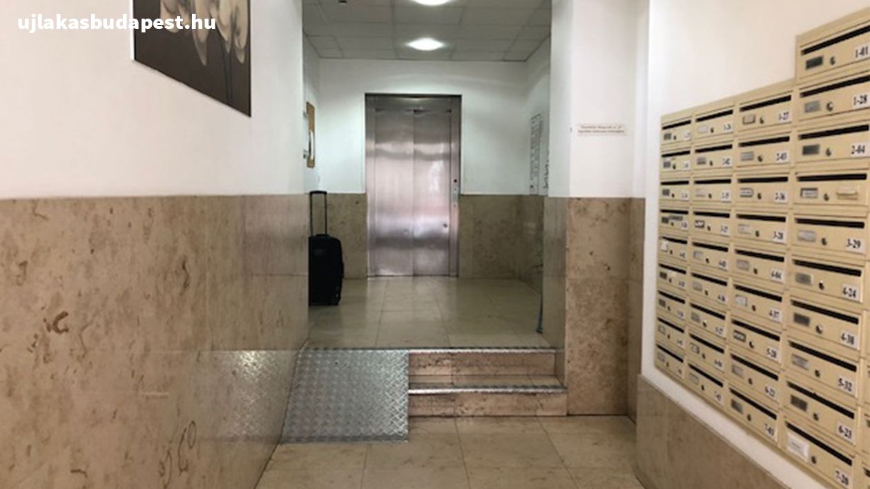 Eladó 50 nm-es, 1,5 szobás erkélyes lakás