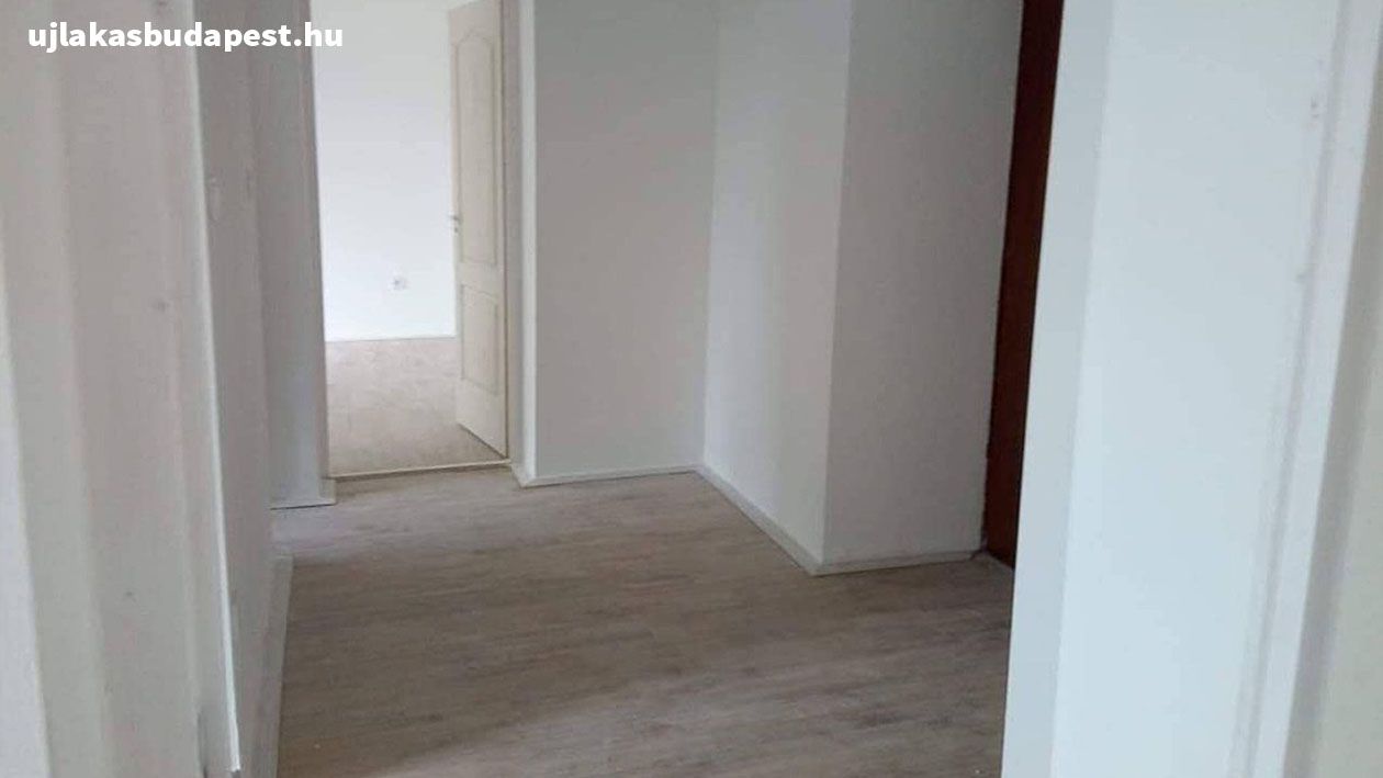 Eladó lakás a József Attila lakótelep könnyen megközelíthető részén, parkos környezetben