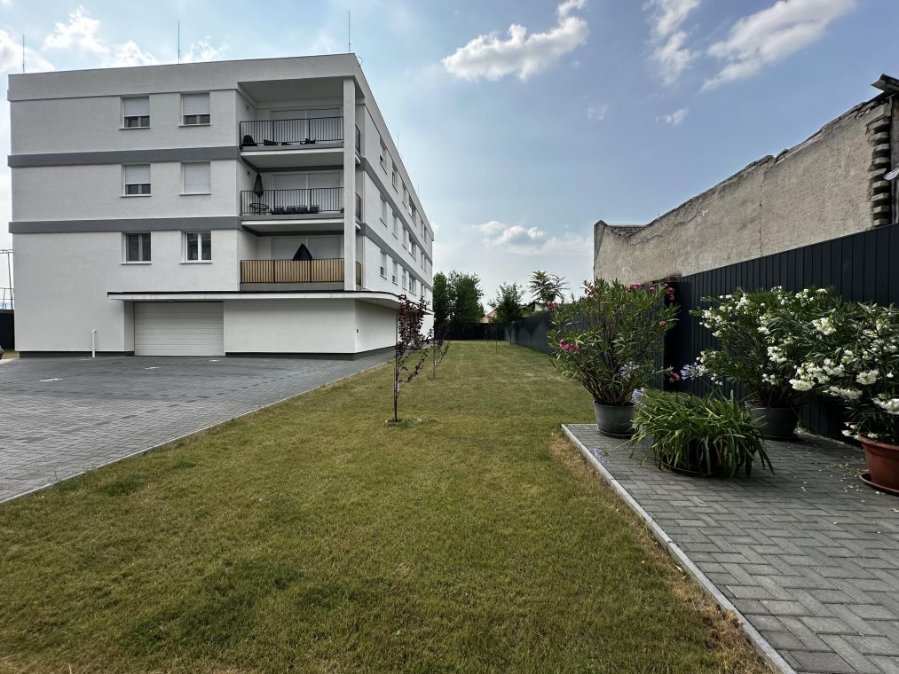 Új építésű 65,7 nm-es lakás eladó a B86 társasházban